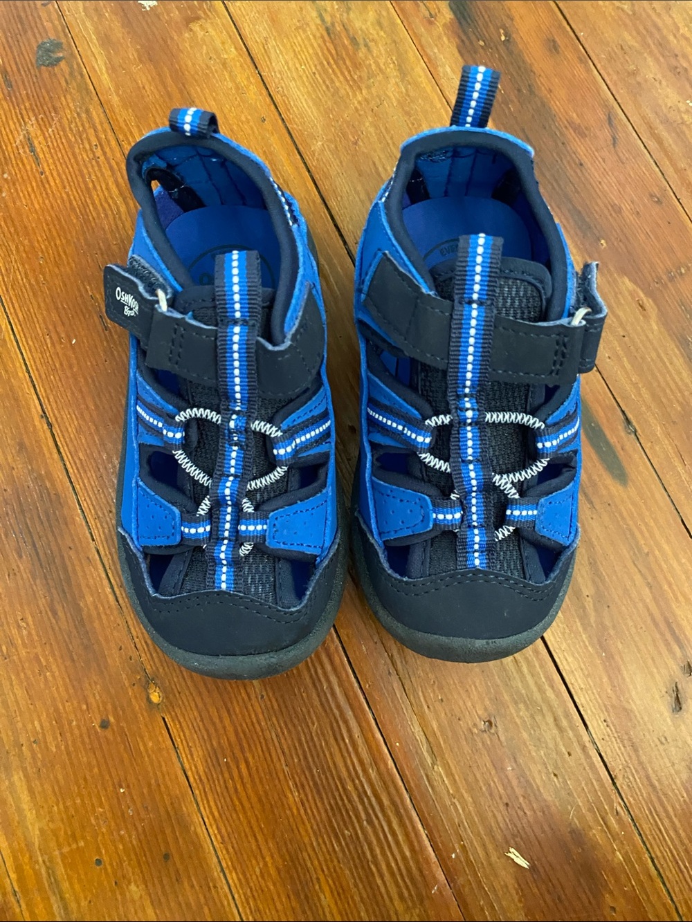 OshKosh B'gosh Boy’s Blue and Black Kids Water Shoes Closed-Toe Sandals Size 7